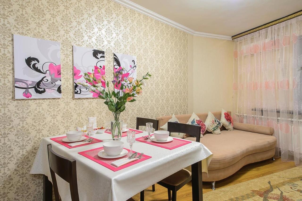 Apartament Золотой Квадрат Шевченко 75 Ałma Ata Zewnętrze zdjęcie